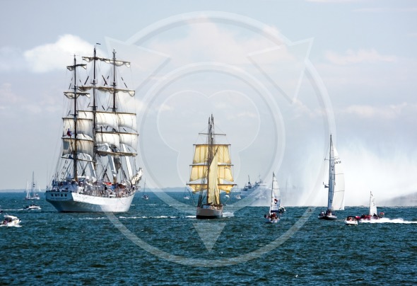 Full Rigged Ship Dar Mlodziezy Tall Ship Races Imagerion